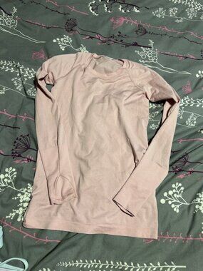 Lululemon run swiftly long sleeve size 8 strawberry milkshake